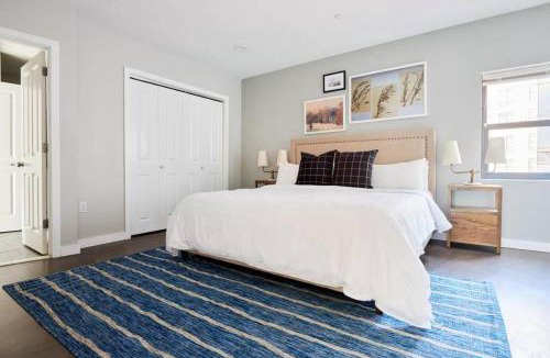 Boston Financial District Apartment | Spacious FIDI 2br 2ba Close to Everything