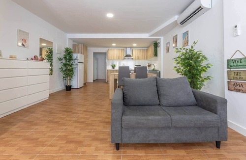 Pobles de l'Oest Apartment | Spacious first floor in Benimámet