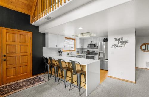 Kachina Village House | Spacious Flagstaff A-Frame Casita Getaway