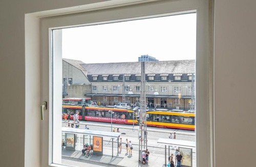 Sudweststadt Ostlicher Teil Apartment | Spacious Flat 2nd Floor near station