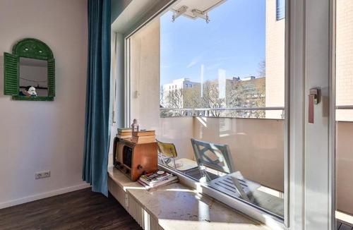 Sudweststadt Ostlicher Teil Apartment | Spacious Flat 2nd Floor near station