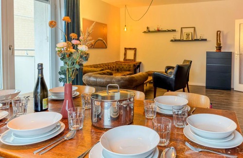 Sudweststadt Ostlicher Teil Apartment | Spacious Flat 2nd Floor near station