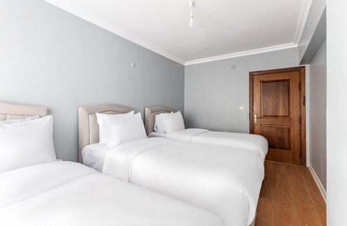 Sisli Apartment | Spacious Flat 6 min to Trump Mall in Sisli
