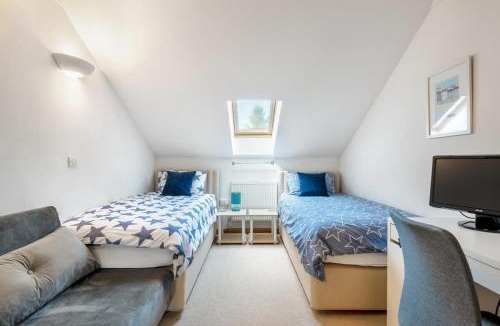 Carlyon Bay Apartment | Spacious Flat A Few Mins Walk to Carlyon Bay Beach