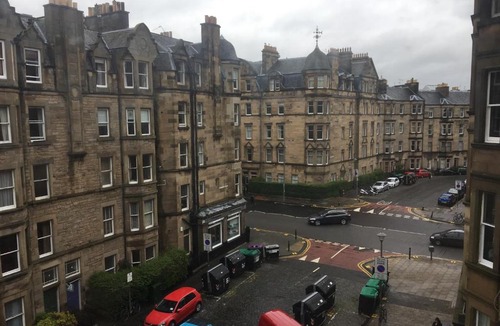 Bruntsfield Apartment | Spacious Flat in Popular Bruntsfield