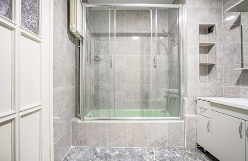 Caddebostan Mahallesi Apartment | Spacious Flat near Caddebostan Coast in Kadikoy