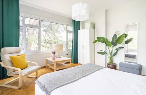 Caddebostan Mahallesi Apartment | Spacious Flat near Caddebostan Coast in Kadikoy