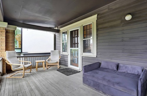 Chatham-Arch Apartment | Spacious Flat Near Bottleworks.