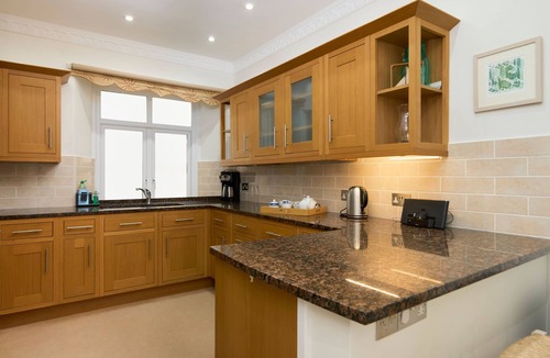 Burgh Island Apartment | Spacious flat: stunning views, close to beaches and pub - family & dog friendly