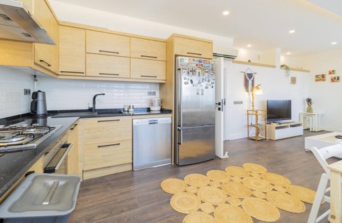 Eski Lara Apartment | Spacious Flat w Balcony 3 min to Beach in Antalya