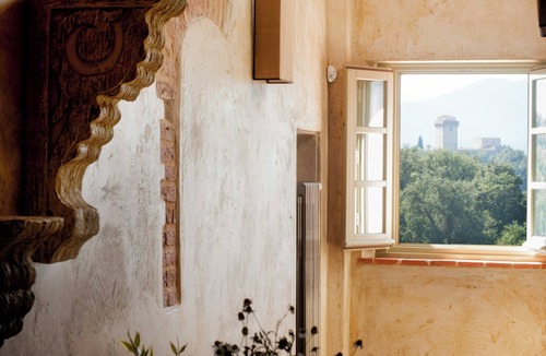 Reggello Apartment | Spacious flat with castle view in Tuscany