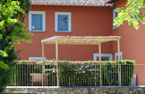 Reggello Apartment | Spacious flat with castle view in Tuscany