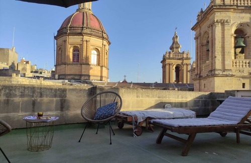 Senglea Apartment | Spacious flat with private terrace in Birgu 1min away from the boats to Valleta