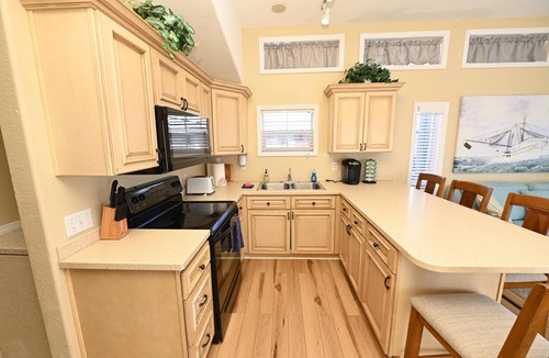 Historic Downtown Apalachicola Boat Rental | Spacious Floating Condo on the water with upscale amenities New Water Filtration