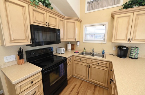 Historic Downtown Apalachicola Boat Rental | Spacious Floating Condo on the water with upscale amenities New Water Filtration