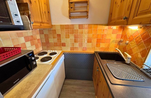 Reberty Apartment | Spacious for 10 in Les Menuires, ski-in/ski-out access