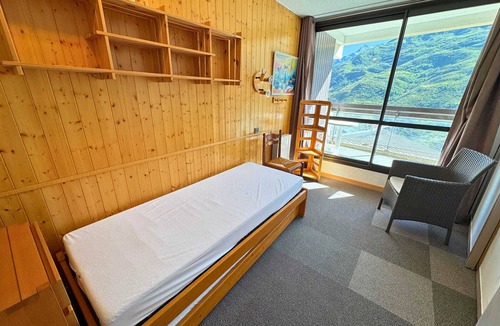 Reberty Apartment | Spacious for 10 in Les Menuires, ski-in/ski-out access