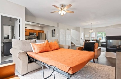 Kennedy King House | Spacious for Groups~Game Room~5 Min to Mass Ave