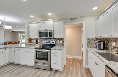 Fort Walton Beach Cottage | Spacious Fort Walton Beach Home ~ 2 Mi to Beach!