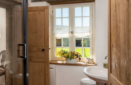 Courtomer House | Spacious four bedded farmhouse on the historic Courtomer estate. Pets welcome.