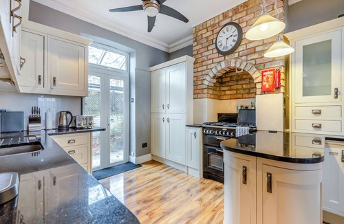 Broadstairs Cottage | Spacious four bedroom house with wood burner and an amazing seaside location.