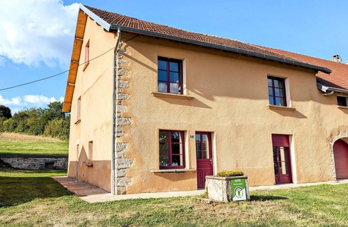 Dampierre-sur-Linotte Cottage | Spacious house near Vesoul with fireplace, ideal for families