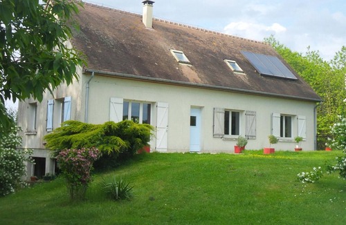 Saint-Jean-de-la-Motte Cottage | Spacious Retreat with Tennis Court, Games Room, and Modern Amenities in a 20,000 m² Enclosed Woods