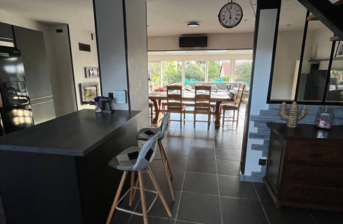 Saint-Bonnet-de-Mure House | Spacious Villa Zena for 11 Guests Near Airport and Eurexpo