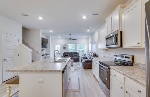 Freeport House | Spacious Freeport Home w/Deck & 2 Living Areas!