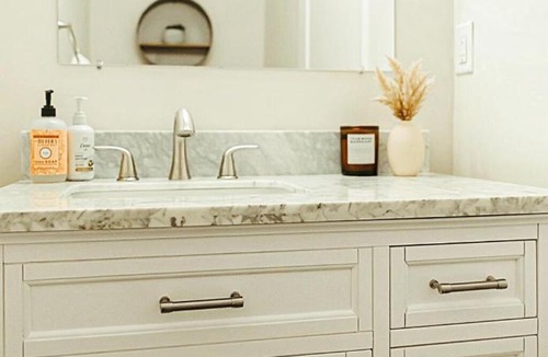 Loudon Apartment | Spacious Freshly Renovated Townhome - City Side