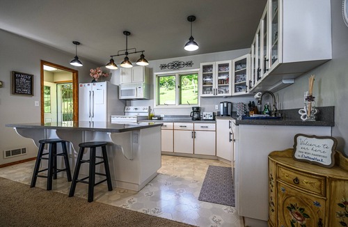 Bigfork House | Spacious Friendly Home w/5 King Beds, Hot Tub, Firepit, Gorgeous Lake Views