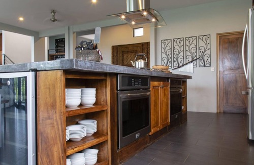 Manuel Antonio Villa | Spacious Fully Air-Conditioned Contemporary Villa Private Pool & Game Room