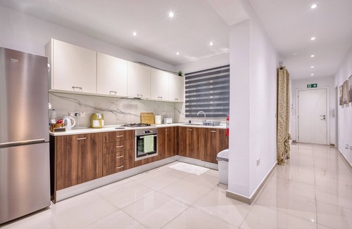 Ta' Xbiex Apartment | Spacious, Fully Equipped 3BR Apartment with AC, WiFi, Pool Table - Central Area