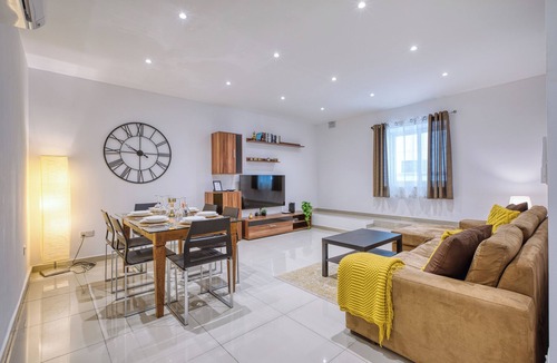 Ta' Xbiex Apartment | Spacious, Fully Equipped 3BR Apartment with AC, WiFi, Pool Table - Central Area