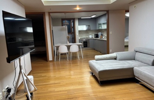 Yeoksam Apartment | Spacious & Fully Equipped Apartment in Gangnam