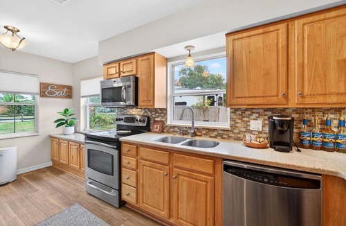 South Pinellas Community Council Apartment | Spacious Fun Retreat Near the Beach/Jacuzzi