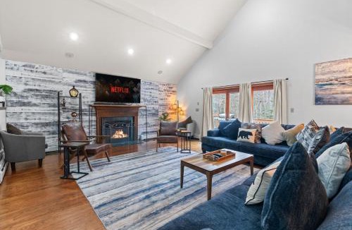 Pocono Pines House | Spacious Game Room Seclusion Hot Tub and more