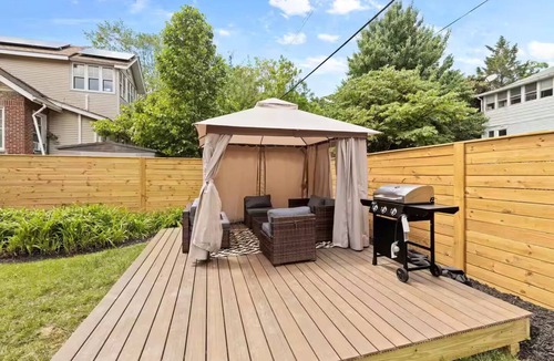 Northwest House | Spacious Garden Apartment - Takoma METRO - Sleep 6