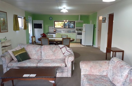 Waitara Cottage | Spacious Garden Cottage w/woodburner