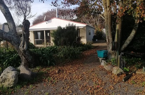 Waitara Cottage | Spacious Garden Cottage w/woodburner