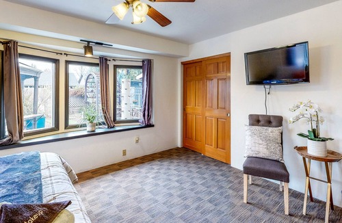 Central Point House | Spacious Gated Home with Private Covered Hot Tub, Indoor Sauna & Firepit