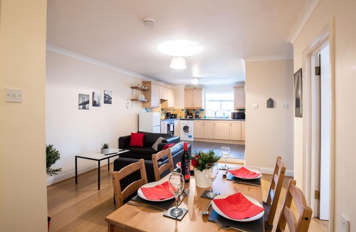 Stansted Apartment | Spacious 2BR Flat in Stansted