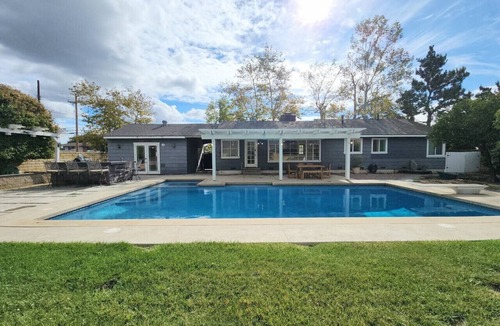 North Tustin House | Spacious Getaway for Disney Trip/Family Reunion
