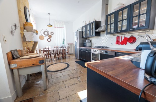 Tabanac House | Spacious gîte for 15 people with swimming pool and garden