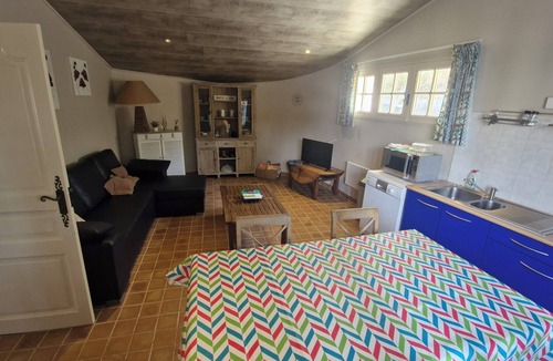 Seynes Cottage | Spacious gîte with pool and all comforts, at the foot of Mont Bouquet, near Uzes