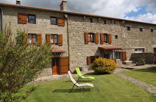 Croisances Cottage | Spacious Gîte with Private Gym, Terrace & Garden, near Hiking & Fishing Spots