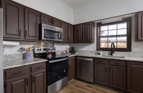 Greensboro Villa | Spacious Golf Course Townhouse