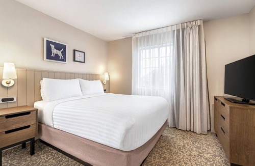 Torrance Hotel | Spacious Good-Value Accommodation! 2 Comfortable Units, Free Parking