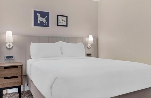 Torrance Hotel | Spacious Good-Value Accommodation! 2 Comfortable Units, Free Parking