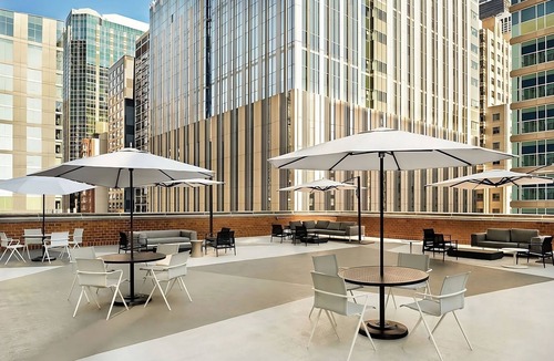 Streeterville Apartment | Spacious Good-Value Accommodation! Parking, Outdoor Pool, Near Field Museum
